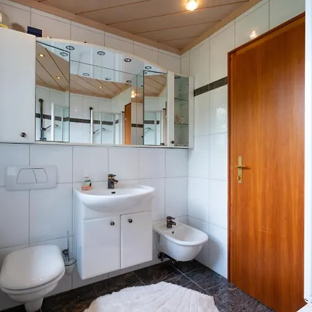 Beautiful Chalet In Horská chata Zell am See